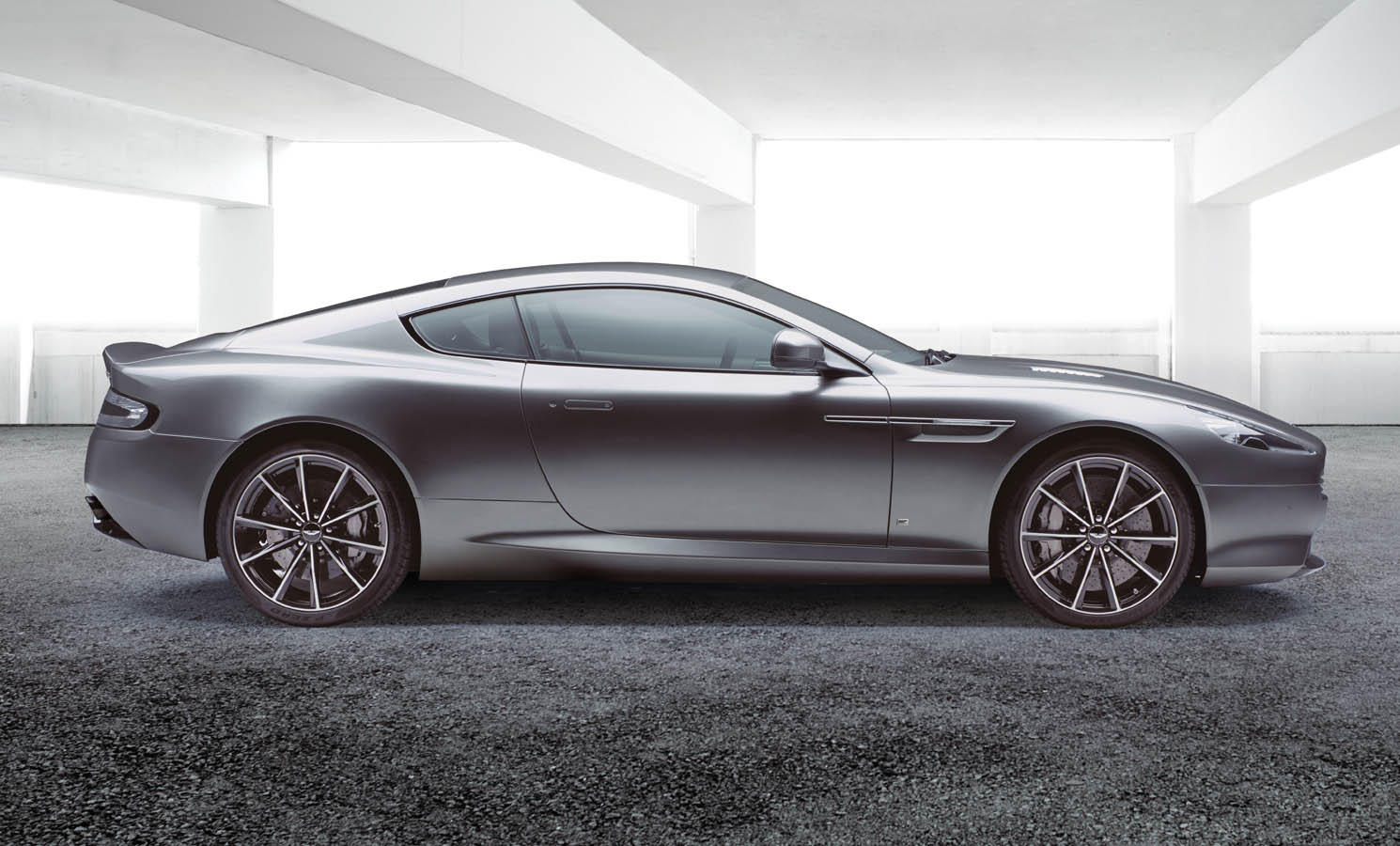 astonmartindb9bond3