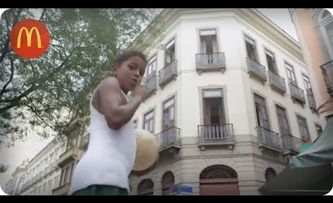 Com criação da DDB Chicago, o novo filme do McDonald’s reúne formas diferentes de se fazer um gol