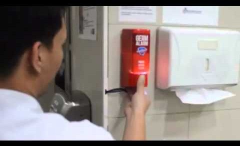Já pensou se você fosse avisado cada vez que esquecesse de lavar as mãos?  Assista ao vídeo e conheça o  Germ Alarm.