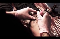 Reebok premiará com cerca de U$ 6 mil dólares para o corajoso que tatuar o logo da marca no próprio corpo