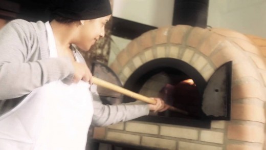 Assista ao novo comercial da Gol e responda : por que seu pai é um herói?