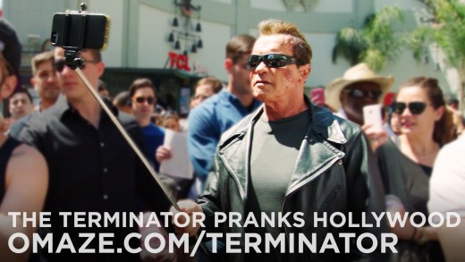 Arnold Schwarzenegger assustando fãs como Exterminador do Futuro