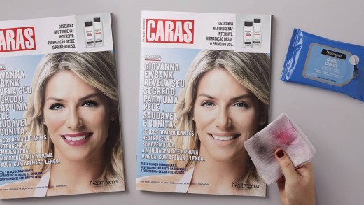 Tirando a maquiagem da modelo na capa de revista
