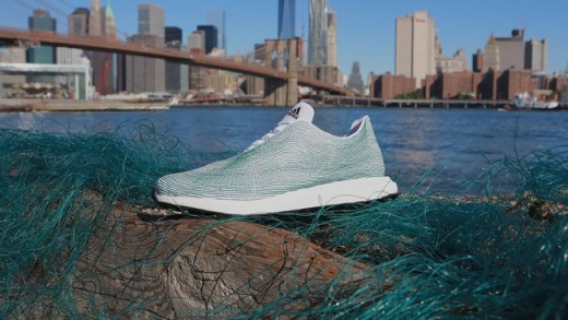 Adidas apresenta tênis feito de lixo jogado no mar