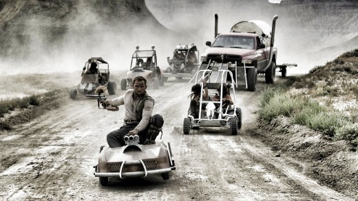 Mad Max com karts e paintball no deserto para divulgar o game do filme