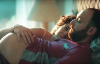 Um homem grávido no comercial: você consegue imaginar quem é o anunciante?