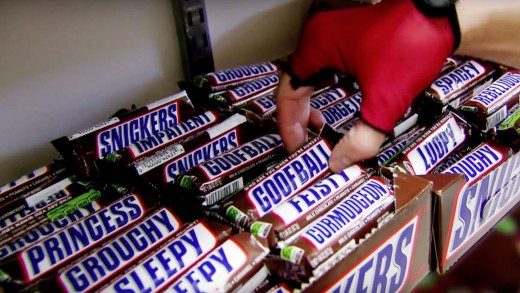 Snickers cria 0800 de emergência para fome!