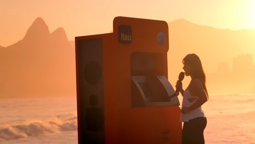 Caixa eletrônico vira karaokê e dá ingressos para o Rock in Rio