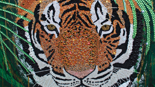 Um tigre feito com 32 mil cristais Swarovski