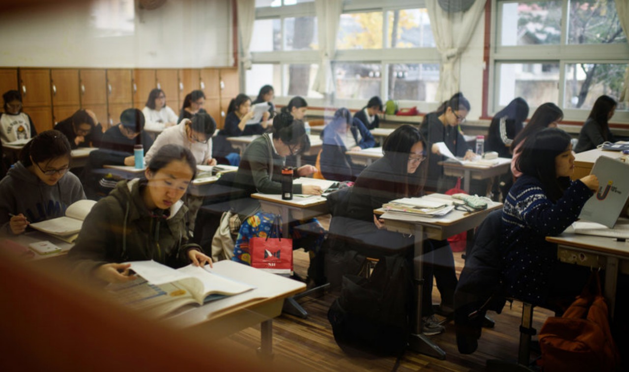 SUICÍDIO É PAUTA MAIOR QUE A EDUCAÇÃO NA COREIA DO SUL…AHN? por Camila Jin Ahn